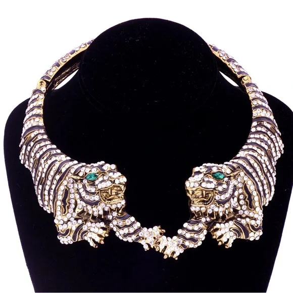 NWT ⚜️🖤⚜️ NATASHA GREEN EYED TIGERS STATEMENT NECKLACE - Picture 8 of 14